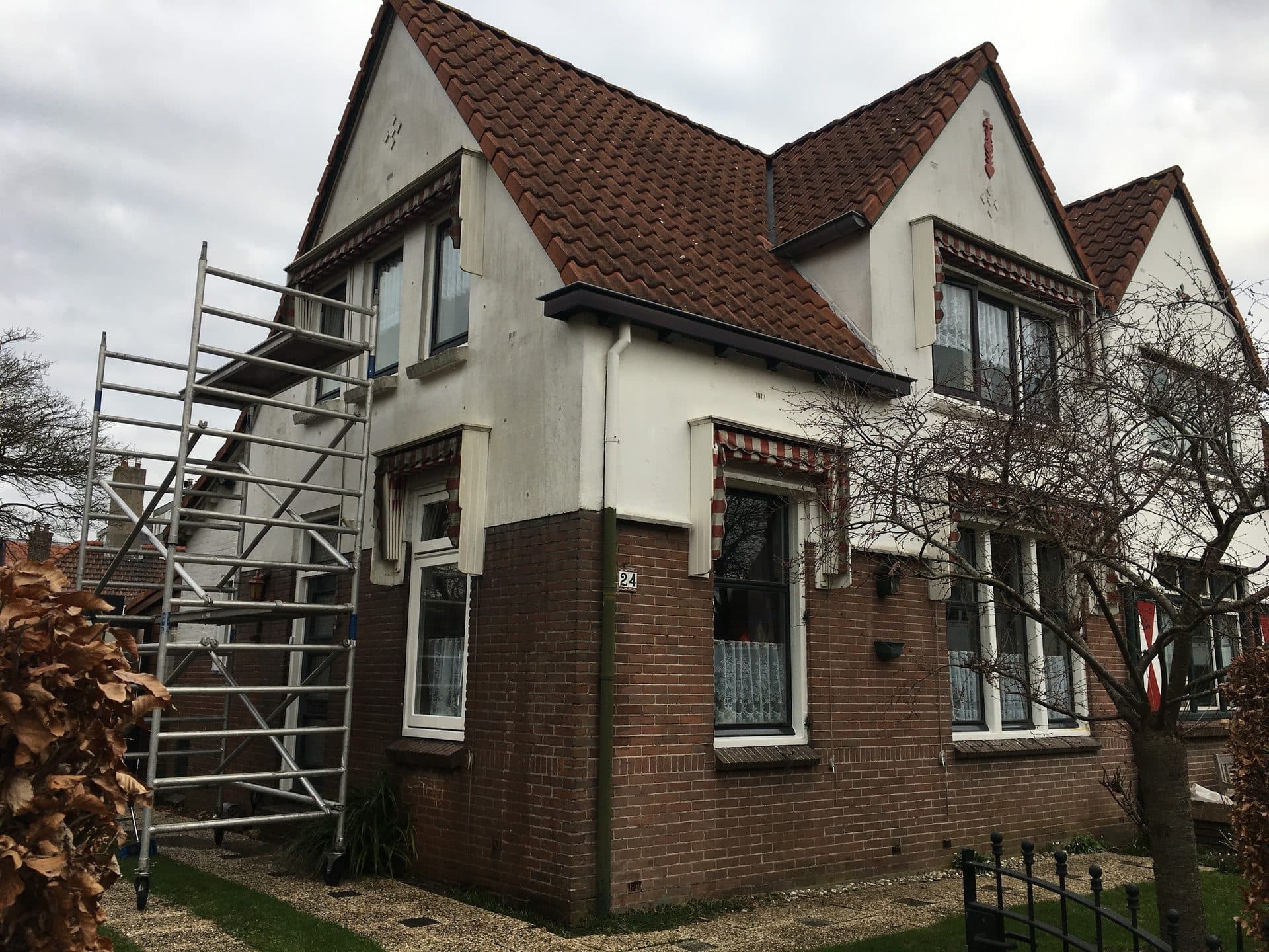 Huis schilderen en dakgoot herstellen