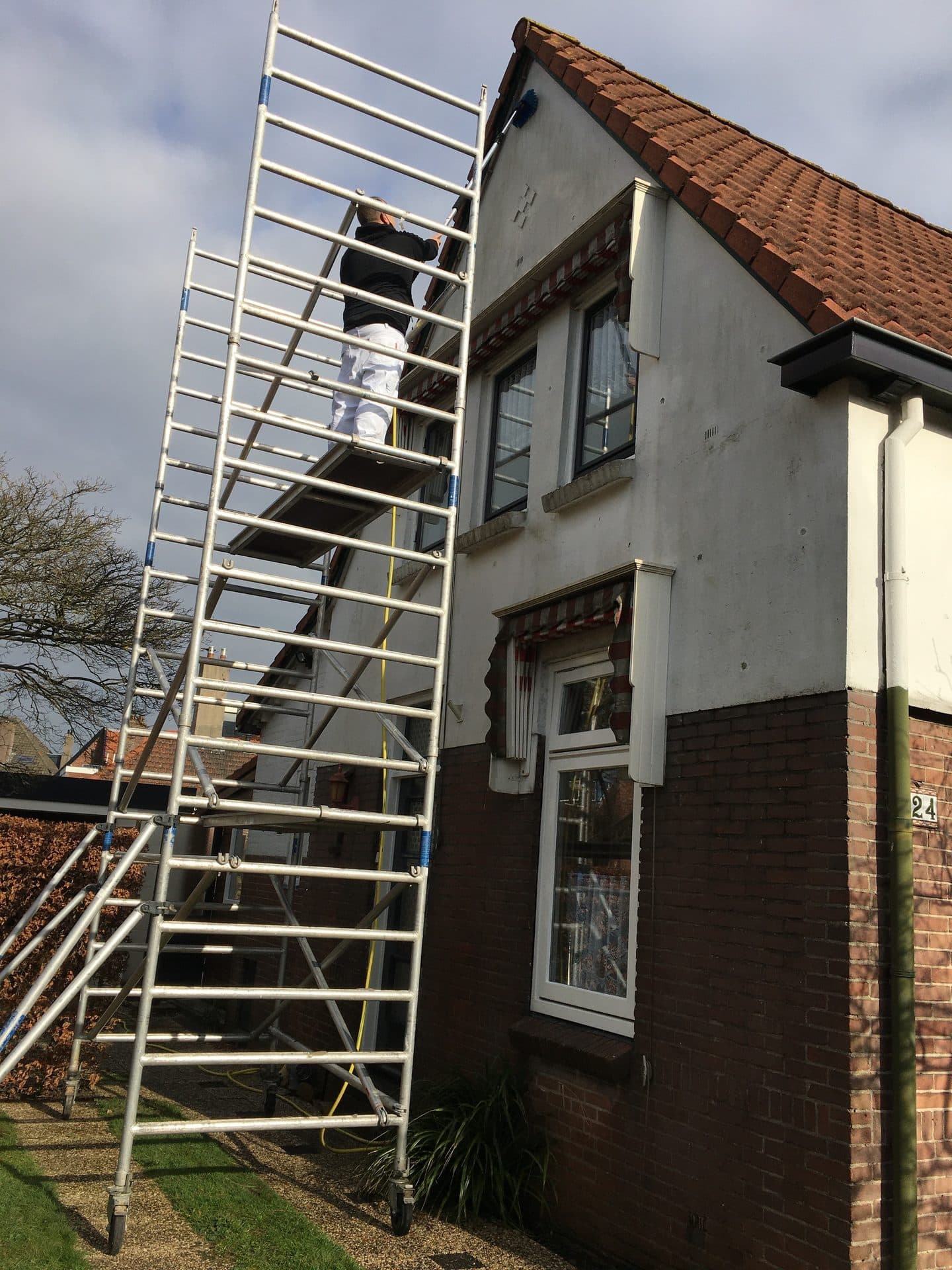 Buitenschilderwerken op dakgoot